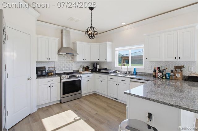 32169 Adam Brown Drive, Rockwood, MI 48173