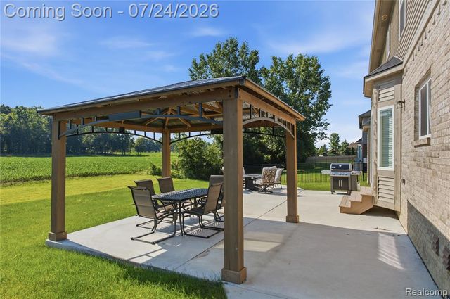 32169 Adam Brown Drive, Rockwood, MI 48173