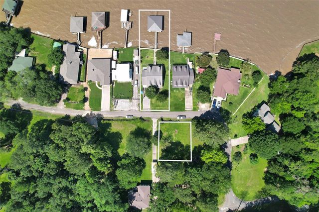 172 Little Dove, Livingston, TX 77351