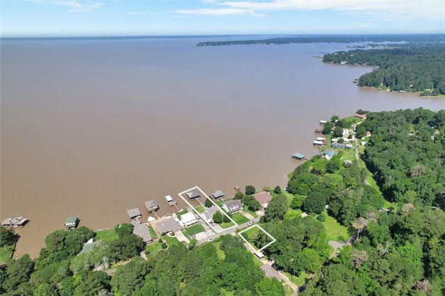 172 Little Dove, Livingston, TX 77351