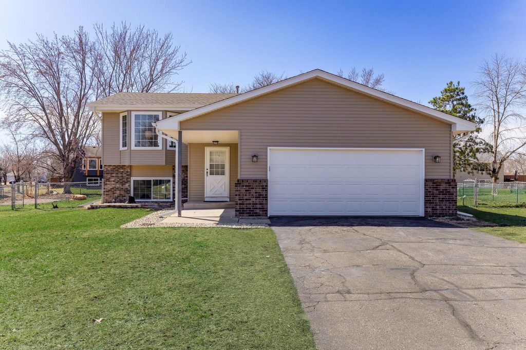 11874 Jonquil Street NW, Coon Rapids, MN 55433
