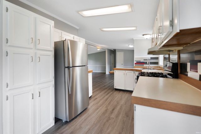 11131 N Wawasee Circle, Cromwell, IN 46732