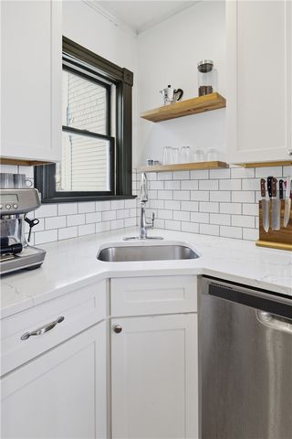 5 Meikle Avenue, Newport, RI 02840