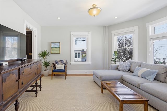 5 Meikle Avenue, Newport, RI 02840