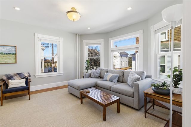 5 Meikle Avenue, Newport, RI 02840