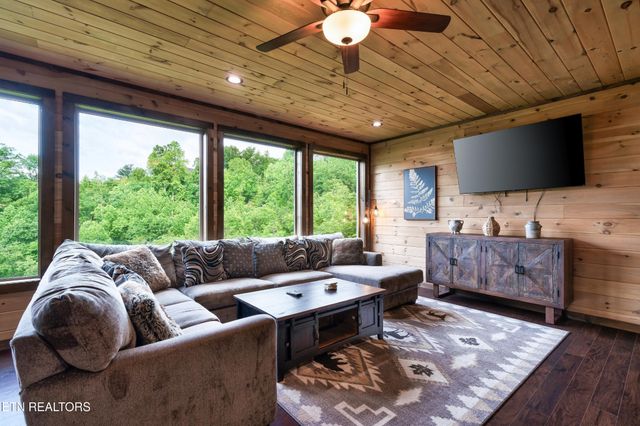 842 Vixen, Gatlinburg, TN 37738