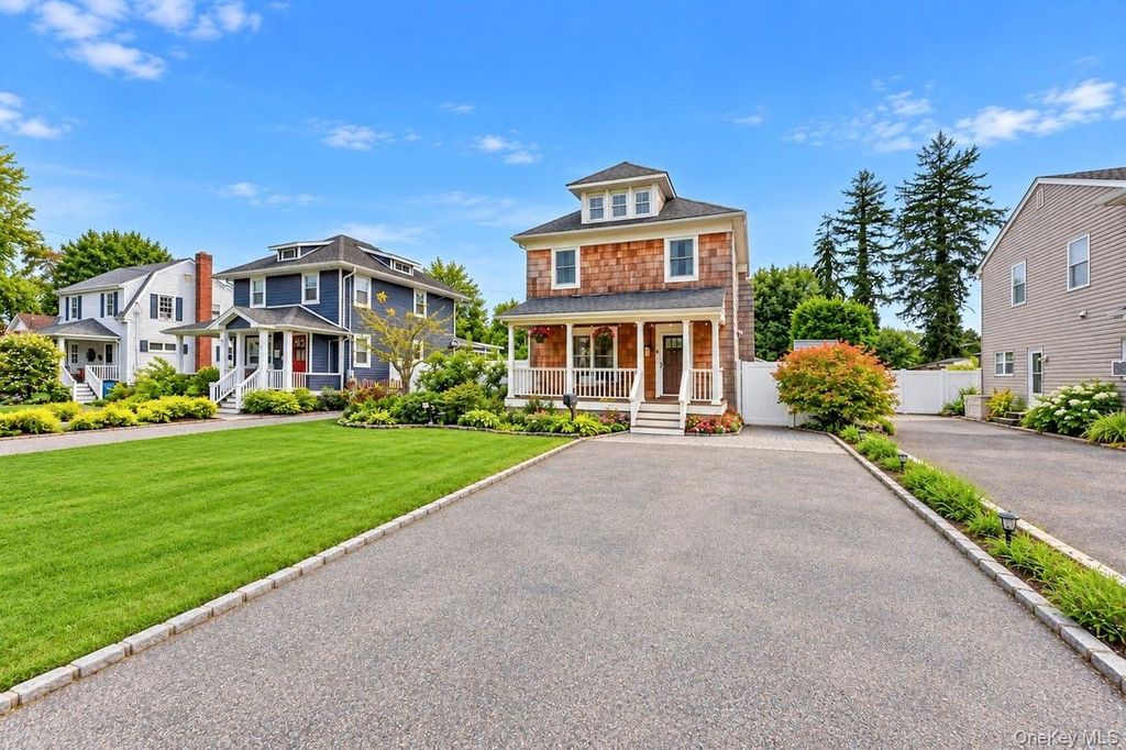 52 Lee Avenue, Patchogue, NY 11772 — exterior