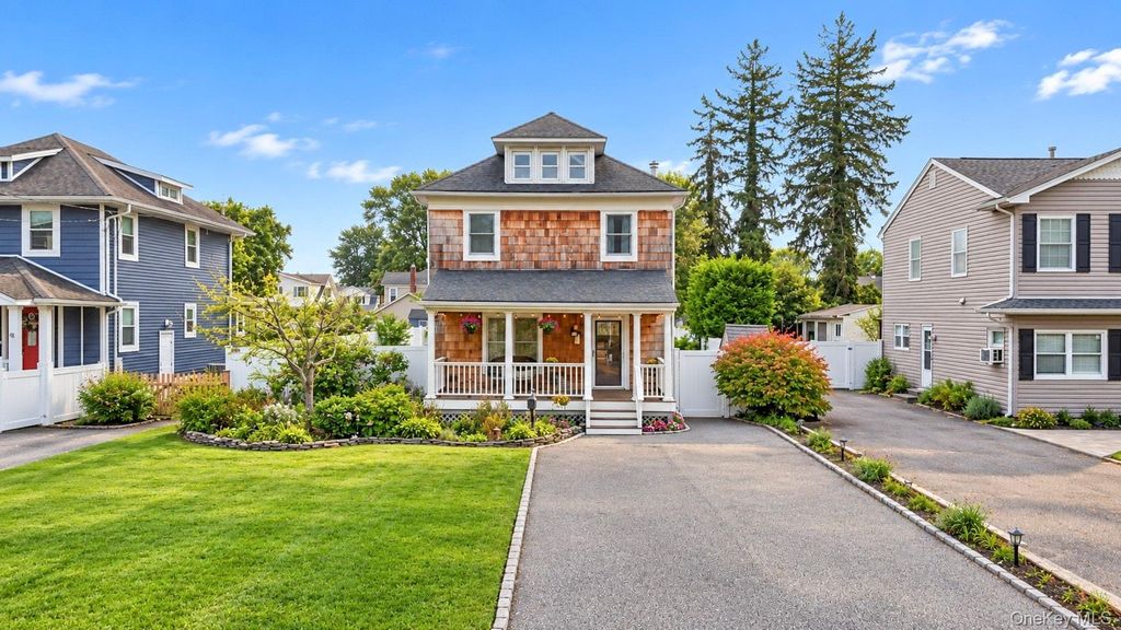 52 Lee Avenue, Patchogue, NY 11772 — photo 2