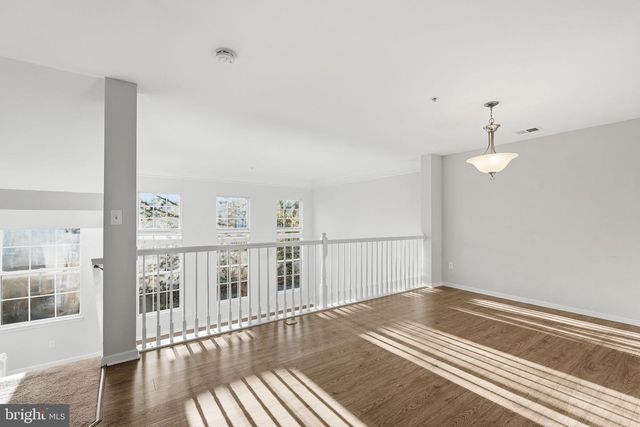 1881 CRESCENT PARK DR, Reston, VA 20190