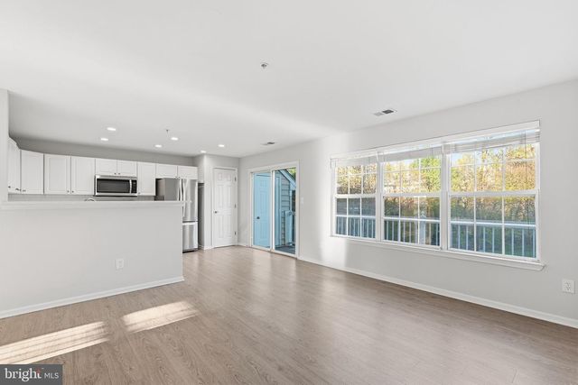 1881 CRESCENT PARK DR, Reston, VA 20190