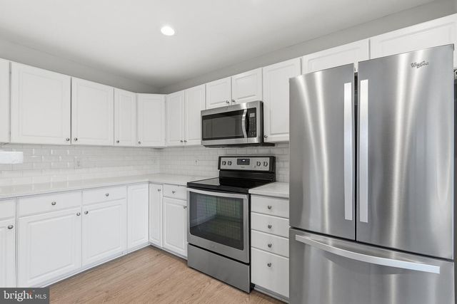 1881 CRESCENT PARK DR, Reston, VA 20190