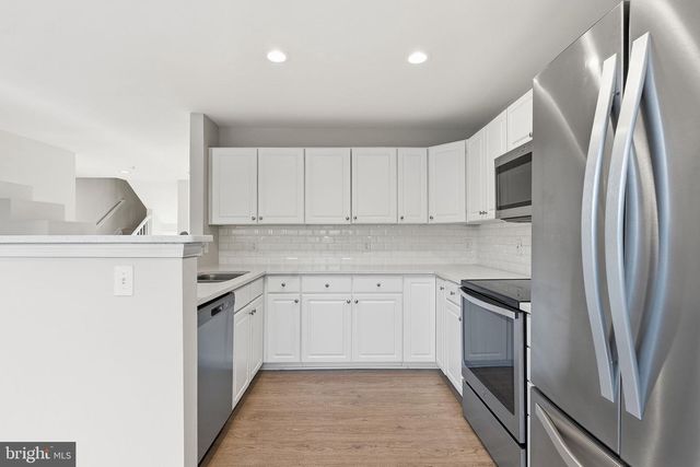 1881 CRESCENT PARK DR, Reston, VA 20190