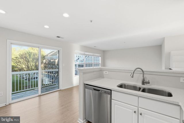 1881 CRESCENT PARK DR, Reston, VA 20190