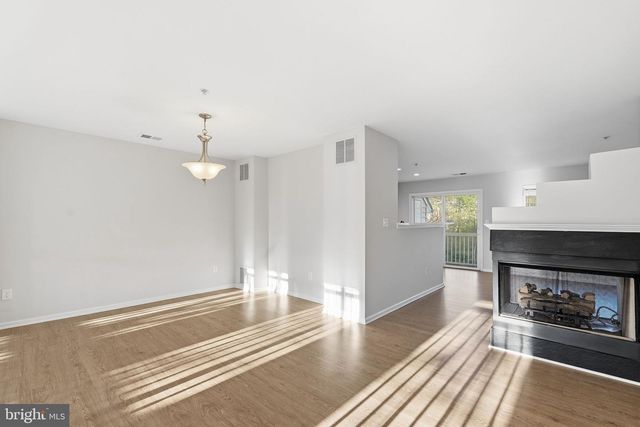 1881 CRESCENT PARK DR, Reston, VA 20190