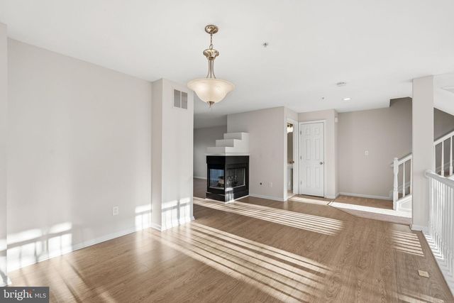 1881 CRESCENT PARK DR, Reston, VA 20190