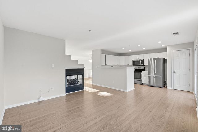 1881 CRESCENT PARK DR, Reston, VA 20190