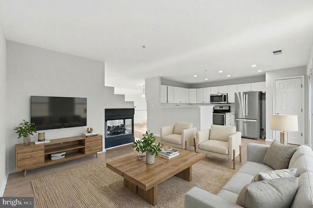 1881 CRESCENT PARK DR, Reston, VA 20190