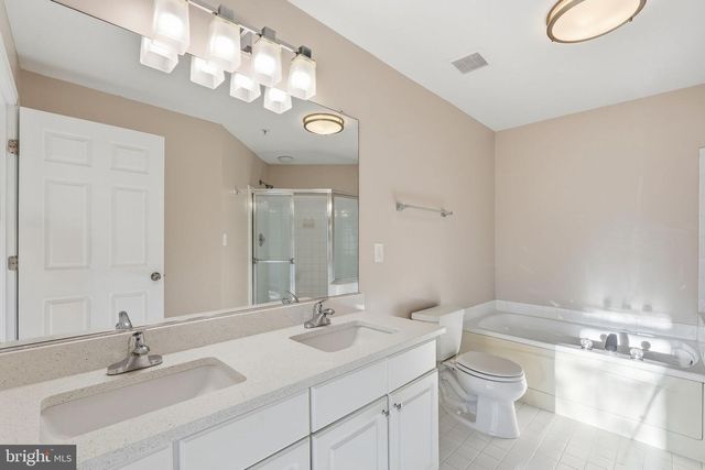 1881 CRESCENT PARK DR, Reston, VA 20190