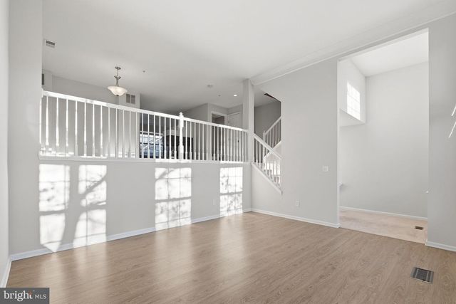 1881 CRESCENT PARK DR, Reston, VA 20190