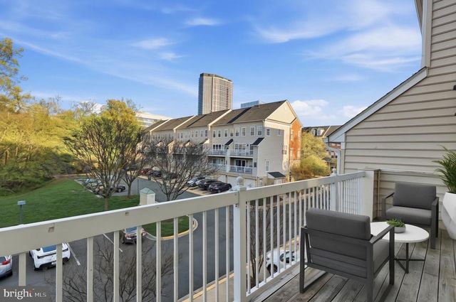 1881 CRESCENT PARK DR, Reston, VA 20190