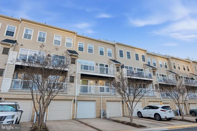 1881 CRESCENT PARK DR, Reston, VA 20190