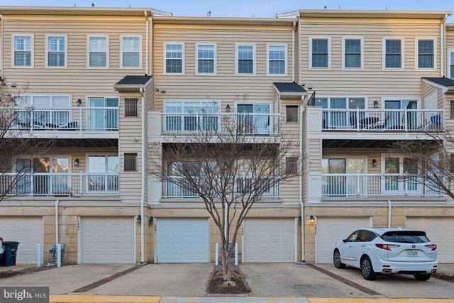 1881 CRESCENT PARK DR, Reston, VA 20190