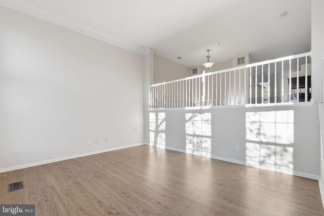 1881 CRESCENT PARK DR, Reston, VA 20190