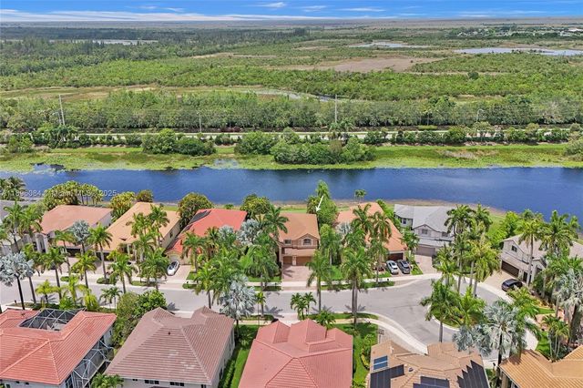 2509 Hunters Run Way, Weston, FL 33327