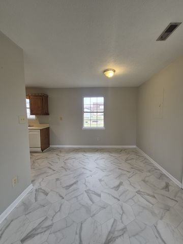 140 New Gritton Ave, Oak Grove, KY 42262