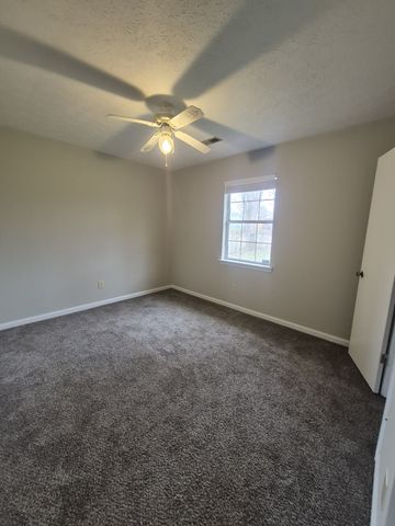 140 New Gritton Ave, Oak Grove, KY 42262