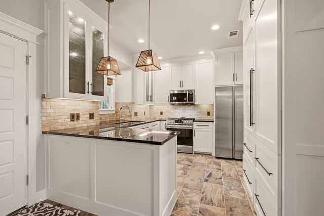 321 W Jefferson Street, Van Alstyne, TX 75495