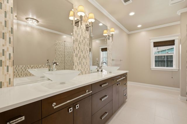 321 W Jefferson Street, Van Alstyne, TX 75495