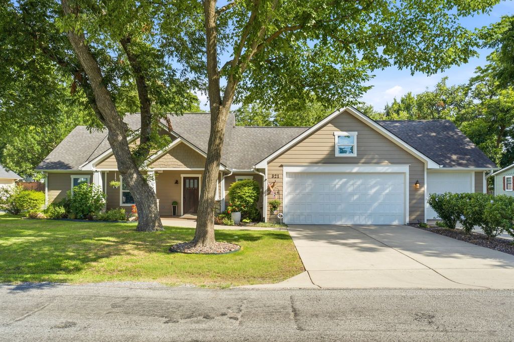 321 W Jefferson Street, Van Alstyne, TX 75495