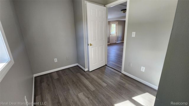 89 W Fairmount Avenue, Pontiac, MI 48340