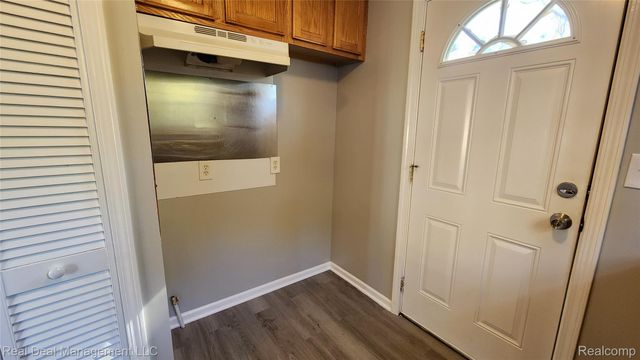 89 W Fairmount Avenue, Pontiac, MI 48340