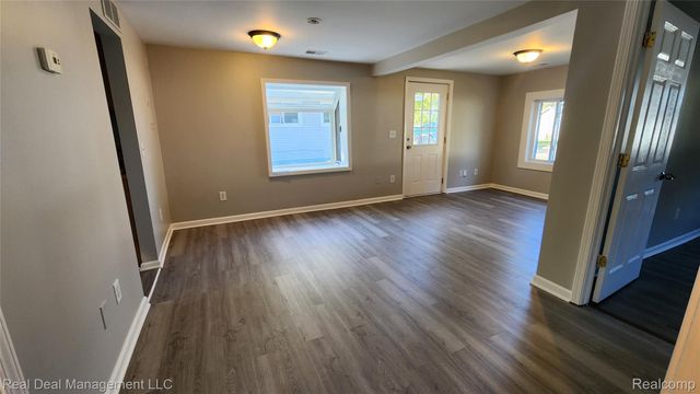 89 W Fairmount Avenue, Pontiac, MI 48340