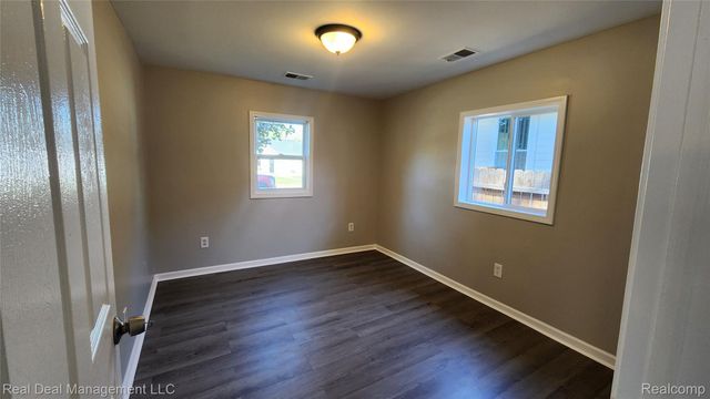 89 W Fairmount Avenue, Pontiac, MI 48340