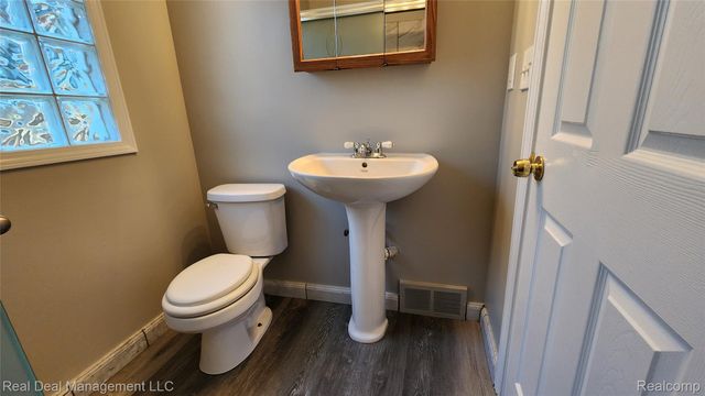 89 W Fairmount Avenue, Pontiac, MI 48340