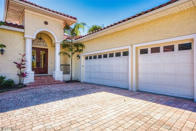 8460 Belle Meade DR, Fort Myers, FL 33908