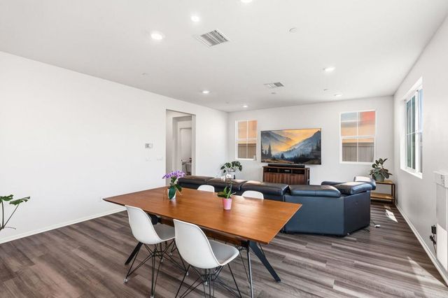 887 Brookdale Drive, Vista, CA 92081