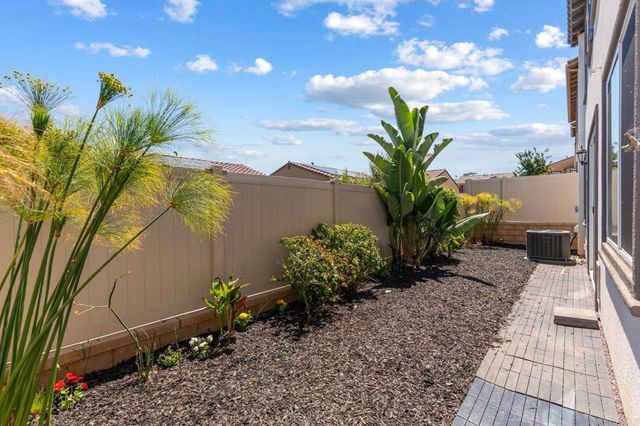 887 Brookdale Drive, Vista, CA 92081