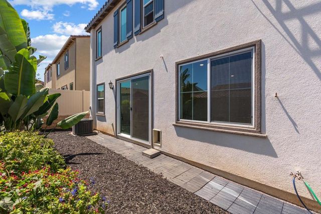 887 Brookdale Drive, Vista, CA 92081