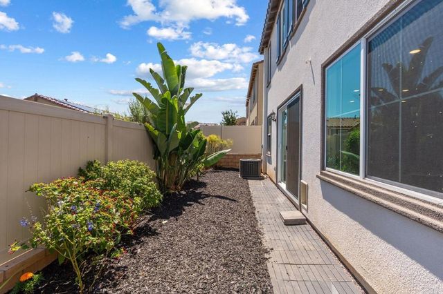 887 Brookdale Drive, Vista, CA 92081