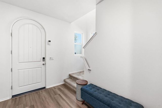 887 Brookdale Drive, Vista, CA 92081