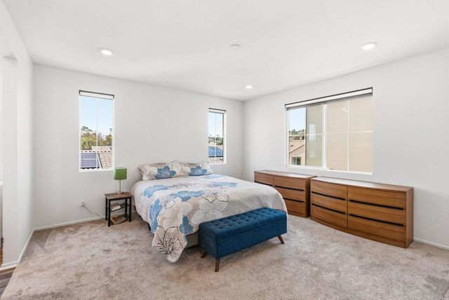 887 Brookdale Drive, Vista, CA 92081