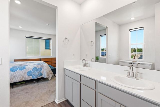 887 Brookdale Drive, Vista, CA 92081