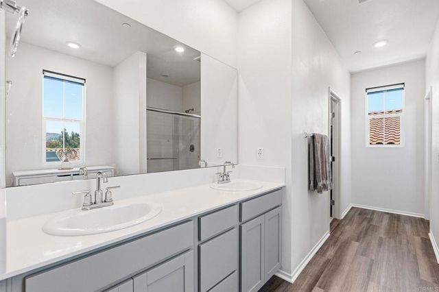 887 Brookdale Drive, Vista, CA 92081