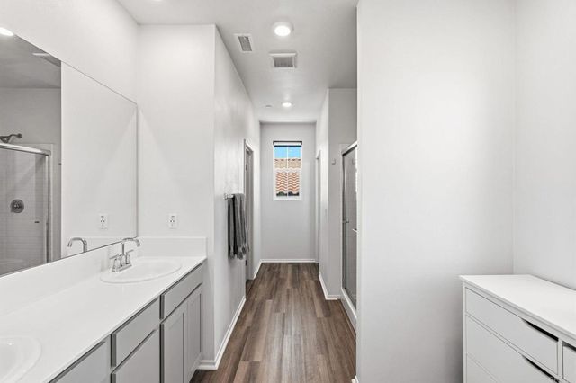 887 Brookdale Drive, Vista, CA 92081