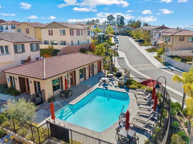 887 Brookdale Drive, Vista, CA 92081