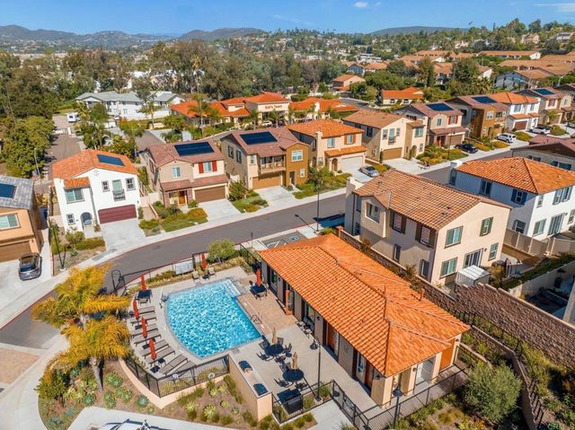 887 Brookdale Drive, Vista, CA 92081